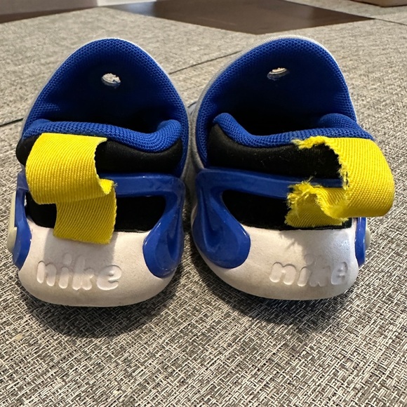 Nike Dynamo Go Blue Yellow Pull On Running Shoes Size 6C Toddler - Picture 5 of 9